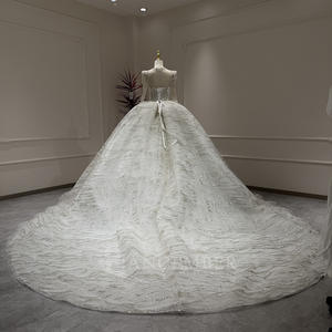 Robe de mariée moderne Xx42 avec décolleté en cœur, dos lacé festonné, ornée de perles et de broderies de cristal - Product Image 2