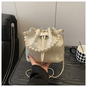 Nouveaux sacs seau pour femmes en PU de grande capacité, élégants avec des perles, sacs à bandoulière à cordon - Product Image 6