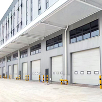 Porte sectionnelle électrique à ouverture latérale en aluminium robuste certifiée CE, résistante au vent, de style industriel moderne Cutedoor