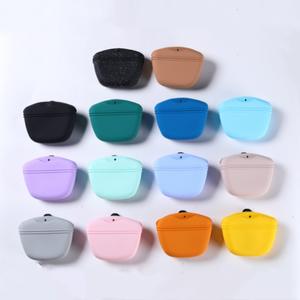 <span class=keywords><strong>Pochette</strong></span> de friandises en silicone personnalisée pour chiens avec fermeture magnétique Sac d'alimentation portable pour animaux de compagnie pour chats et chiens pendant la marche - Product Image 5
