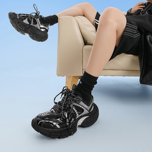 Zapatillas Deportivas Casuales con Parte Superior de Malla Transpirable, Suela Gruesa Antideslizante y Duradera, Comodidad Durante Todo el Día, OEM/ODM, Personalizables - Product Image 2