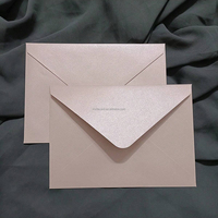 Cartes de voeux de mariage de papier vélin d'impression de feuille d'or avec les enveloppes légères de papier de perle