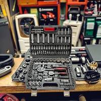Kit de réparation domestique 108 pièces OEM en acier au carbone chromé robuste, comprenant marteau, tournevis, ruban à mesurer, boîte à outils portable et mallette rigide