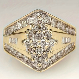 Anello da Donna T0689 in Oro Massiccio 18K con Diamante Naturale Taglio Brillante Rotondo Colore G, Gioiello di Fidanzamento - Product Image 1