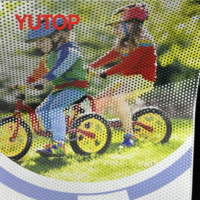 Çıkarılabilir Araba Çıkartması Delikli Görünür Vinil Kalıntı Bırakmayan Yapıştırıcı Eko Solvent Baskı Mağaza Vitrini LED Işık Kutusu Kumaşı için Poster Malzemesi