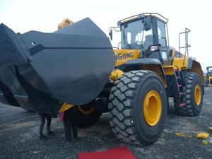 China Famous Brand 1.2Ton Small Wheel Telescoping Boom Loader For Sales - Product Image 6