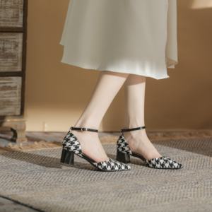 Sandalias de tacón alto con punta en pico, elegantes zapatos de tacón alto con diseño de diamantes en blanco y negro, ideales para el día a día. - Product Image 4
