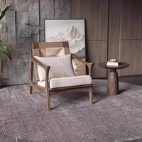 Fauteuil de lecture d'appoint Japandi en rotin tressé respirant avec dossier haut et coussin en tissu doux, en bois massif, avec accoudoirs courbés, pour balcon