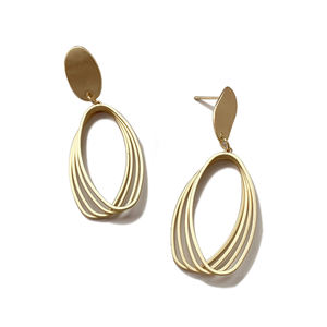 Pendientes de joyería chapados en oro de 18k para mujer, cierre de diseñador de moda - Product Image 1