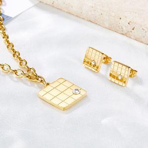 ชุดเครื่องประดับสแตนเลสชุบทอง 18k รูปทรงเรขาคณิตสี่เหลี่ยมไม่สมมาตร ดีไซน์สวยหรู สำหรับผู้หญิง ขายส่ง - Product Image 3