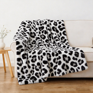 Couverture lestée en <span class=keywords><strong>fausse</strong></span> <span class=keywords><strong>fourrure</strong></span> écologique, imprimée léopard, tricotée double face, épaisse, 550 GSM, 50x60'', personnalisée, pour une décoration intérieure de luxe - Product Image 1