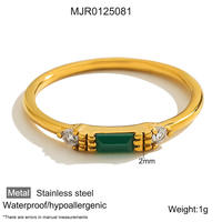 Accessoires de bijoux pour femmes en acier inoxydable tendance COOL vente en gros de bague plaquée or 18 carats avec pierre naturelle verte
