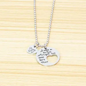 Vente en gros de bijoux unisexes gravés sur mesure collier cœur avec pendentif lettre inspirante positive en acier inoxydable