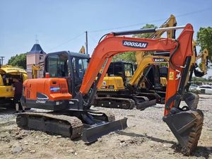 Excavadora de Ruedas Doosan DX60 Usada Confiable, Mini Excavadora de 6 Toneladas de Capacidad, Pocas Horas de Trabajo, Maquinaria de Corea con Certificación CE - Product Image 2