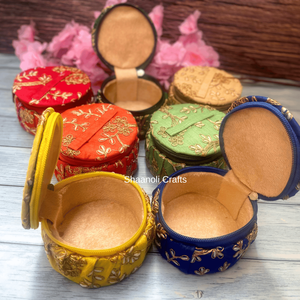 Boîte à bracelets élégante avec broderie zari pour bracelets et accessoires, support décoratif pour bracelets avec broderie zari pour collection de mariée - Product Image 6