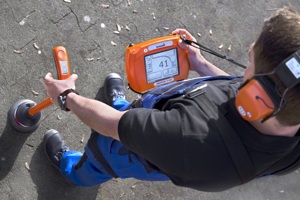 เครื่องตรวจจับการรั่วไหลของน้ำใต้ดิน AQUAPHON A200 GNSS พร้อมไมโครโฟนตรวจจับเสียงรั่ว สำหรับการควบคุมการสูญเสียน้ำ - Product Image 2