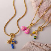 Pendentif rétro élégant et polyvalent en acier inoxydable plaqué or 18 carats, design personnalisé de niche, cadeau pour femme