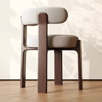 Chaise de salle à manger en bois de frêne de style nordique avec revêtement en cuir PU épaissi, design de dossier antique minimaliste italien pour la maison et les petits hôtels