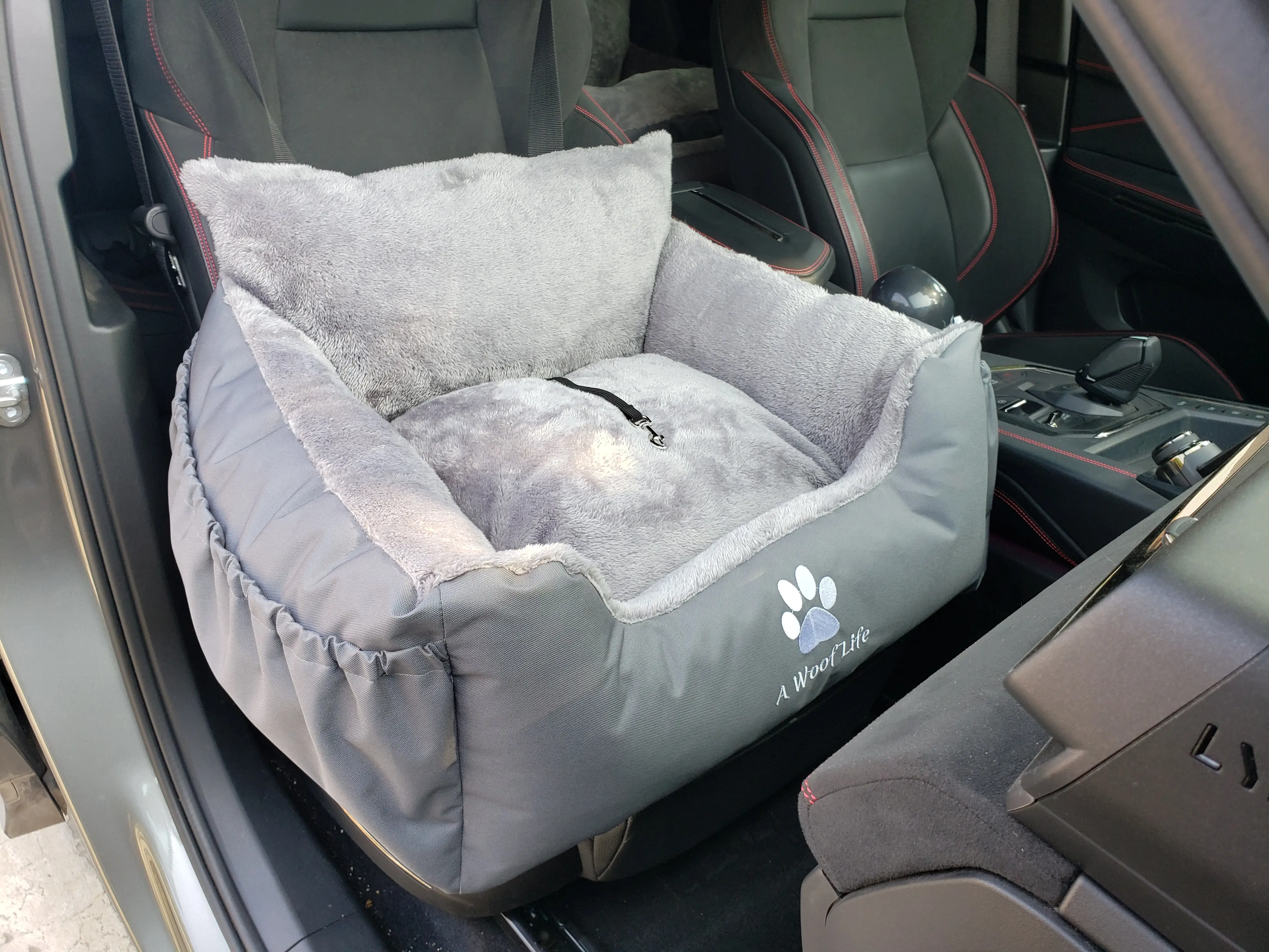 Assentos de carro laváveis destacáveis para animais de estimação, com bolsos de armazenamento, coleira ajustável com clipe para cães pequenos de menos de 25 libras, assento de carro
