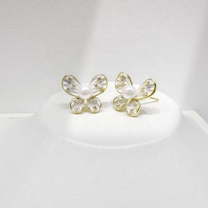 Pendientes de latón al por mayor con baño de oro, aretes baratos para mujer, joyería de fiesta, pendientes de perlas barrocas de cobre con esmalte amarillo únicos - Product Image 5