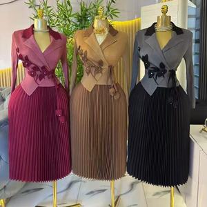 Herbstliche Neue Miyake Große Größen Damen Plissiertes <span class=keywords><strong>Blazer</strong></span>-Kragen Blumen Midi-Kleid mit Gürtel Lässige Elegante Outfits für Büro-Damen - Product Image 4