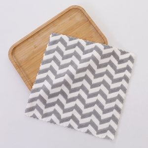 Serviette de cuisine carrée promotionnelle en polaire corail haute densité, imprimée sur mesure, séchage rapide, en microfibre tissée absorbante pour le nettoyage des mains - Product Image 2