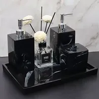 Ensemble d'accessoires de salle de bain classiques en résine marbrée imperméable avec distributeur de savon, gobelet, porte-brosse à dents et plateau pour maisons modernes