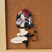 Épingles en émail dur personnalisées de grande taille, à faible MOQ, sur le thème des anime, représentant des filles démoniaques sexy, pour collection de fans