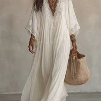 Robe longue en dentelle patchwork pour femme, col en V profond, manches chauve-souris, ample et fluide, parfaite comme cache-maillot de plage ou kaftan de vacances