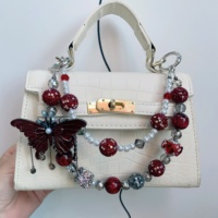 Exquisita cadena para teléfono móvil con diseño de mariposa, con perlas y cristales, colgante para mujer, llavero para coche, se puede personalizar.