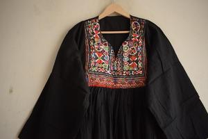 Robe longue brodée |   Robe en coton faite à la main |   Robe bohème ample |   Robe d'été ethnique |   Robe afghane à col en V - Product Image 4