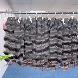 Işlenmemiş insan saçı çift çekilmiş doğal dalga kamboçyalı dalgalı bakire insan demetleri satıcı