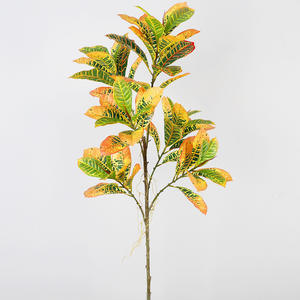 Arbre artificiel Banian doré réaliste à plusieurs branches avec des feuilles aux couleurs dynamiques pour la décoration d'angle de salon moderne - Product Image 2