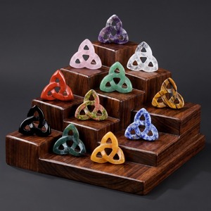 Piedra de Palma de Cristal Natural de 38 mm con Nudo de <span class=keywords><strong>Iris</strong></span> Triquetra, Símbolo Irlandés, Cristal Curativo, Mini Decoración de Escritorio, Regalo - Product Image 4