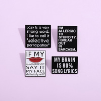 En gros, Broche en métal émaillée souvenir avec lettres anglaises, mignonne et amusante, motif 'My Brain Is 80% Song Lyrics', pour vêtements