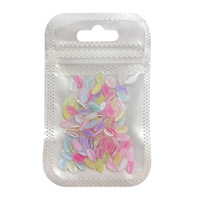 TSZS 100 pièces/sac Breloques 3D en résine colorées en forme de pétale pour ongles, accessoires de pose d'ongles transparents effet glace en forme de fleur, vente en gros