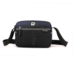 Sac bandoulière en nylon personnalisé avec logo, léger, pour homme, idéal pour le bureau, les voyages quotidiens et les affaires. - Product Image 3