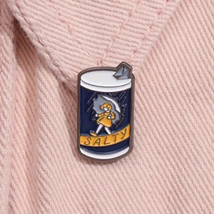 エナメル塩味缶ピンブローチ、バッグアクセサリー、メンズギフト - Product Image 2