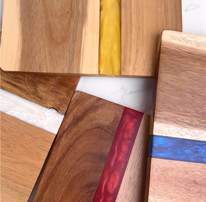 Planche à découper carrée en bois d'acacia et résine, planche de service en bois massif avec rivière d'époxy, planche à pizza, steak, fruits, charcuterie pour cuisine - Product Image 5