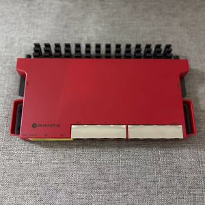 Routeur/commutateur sans fil Wi-Fi 6 multiport L009UiGS-2HaxD-IN - Product Image 1