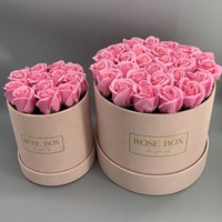 Boîte à fleurs ronde en velours personnalisée avec logo, en carton couché et revêtement UV pour l'emballage des roses