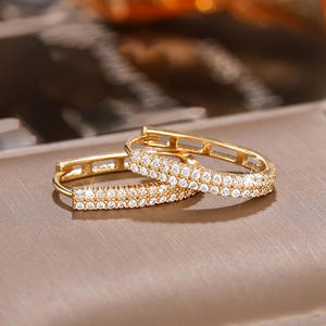 Pendientes de Aro Chapados en Oro E2428 con Cristales de Estrás Engastados en Canal, Joyería de Lujo para Uso Diario de Mujer - Product Image 2