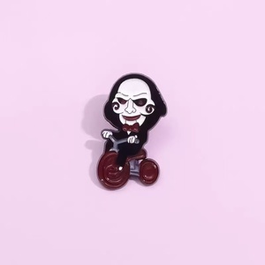 Broche de Metal único con temática de dibujos animados de Funky Joker para decoración de Atuendo para la graduación de Halloween del Día Nacional de Navidad - Product Image 1