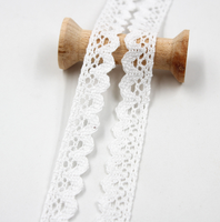 Garniture en dentelle de broderie Guipure de fleur de lait élevée décorée pour les ventes de robes Garniture en dentelle ecclésiastique
