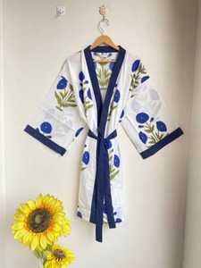Bata Kimono India Hecha a Mano de Algodón Orgánico Transpirable y Suave con Cuello en V, Manga 3/4 y Cinturón, para Playa, Dama de Honor, Ropa de Dormir, Elegante - Product Image 3
