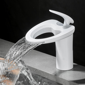 Grifo moderno de agua fría y caliente montado <span class=keywords><strong>en</strong></span> cubierta de un solo orificio, lavabo mezclador de baño de cobre con núcleo de válvula de cerámica - Product Image 2