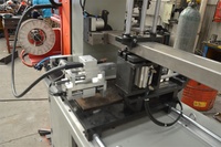 Entièrement automatique 4 pistolets de soudage longueur support étagère boîte Machine de soudage de faisceau connecteur de faisceau automatique Machine à souder