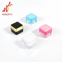 Pot carré en plastique 5g personnalisé OEM/OED avec couvercle pour baume, crème visage, vernis à ongles, cosmétiques et soins de la peau