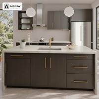 Meuble de cuisine de luxe, portes en placage de bois au design moderne, aménagement en îlot, boîtes de rangement en contreplaqué et tiroirs à fermeture amortie