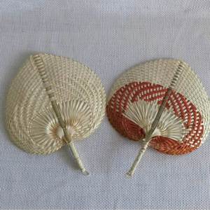 Éventail artisanal en bambou et feuille de palmier tressée, personnalisable en gros - Product Image 5